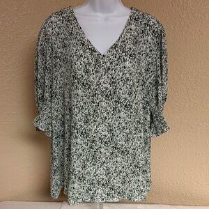 4/$15 Jones New York Green and White Blouse